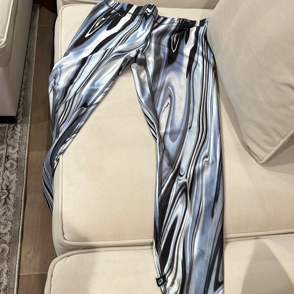 Terez multi color size large leggings. Lightly worn. Like new. White black blue